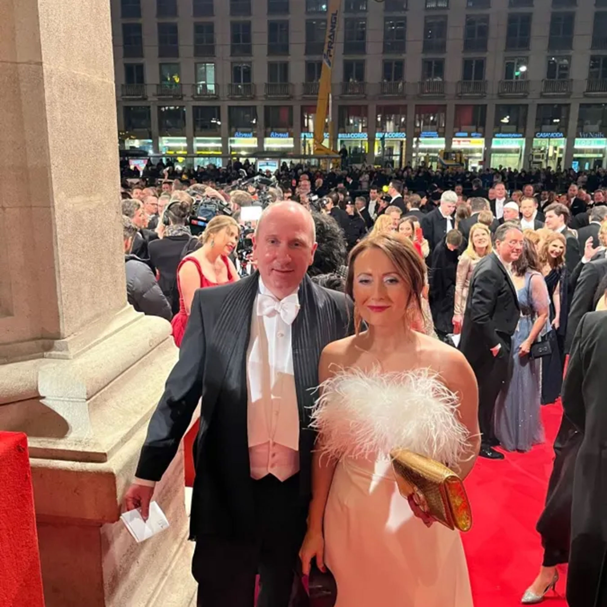 Barocker Glanz: Marvin und Dr. Sina Schertl von Casa Padrino auf dem Wiener Opernball 2026 Barocker Glanz: Marvin und Dr. Sina Schertl von Casa Padrino auf dem Wiener Opernball 2026