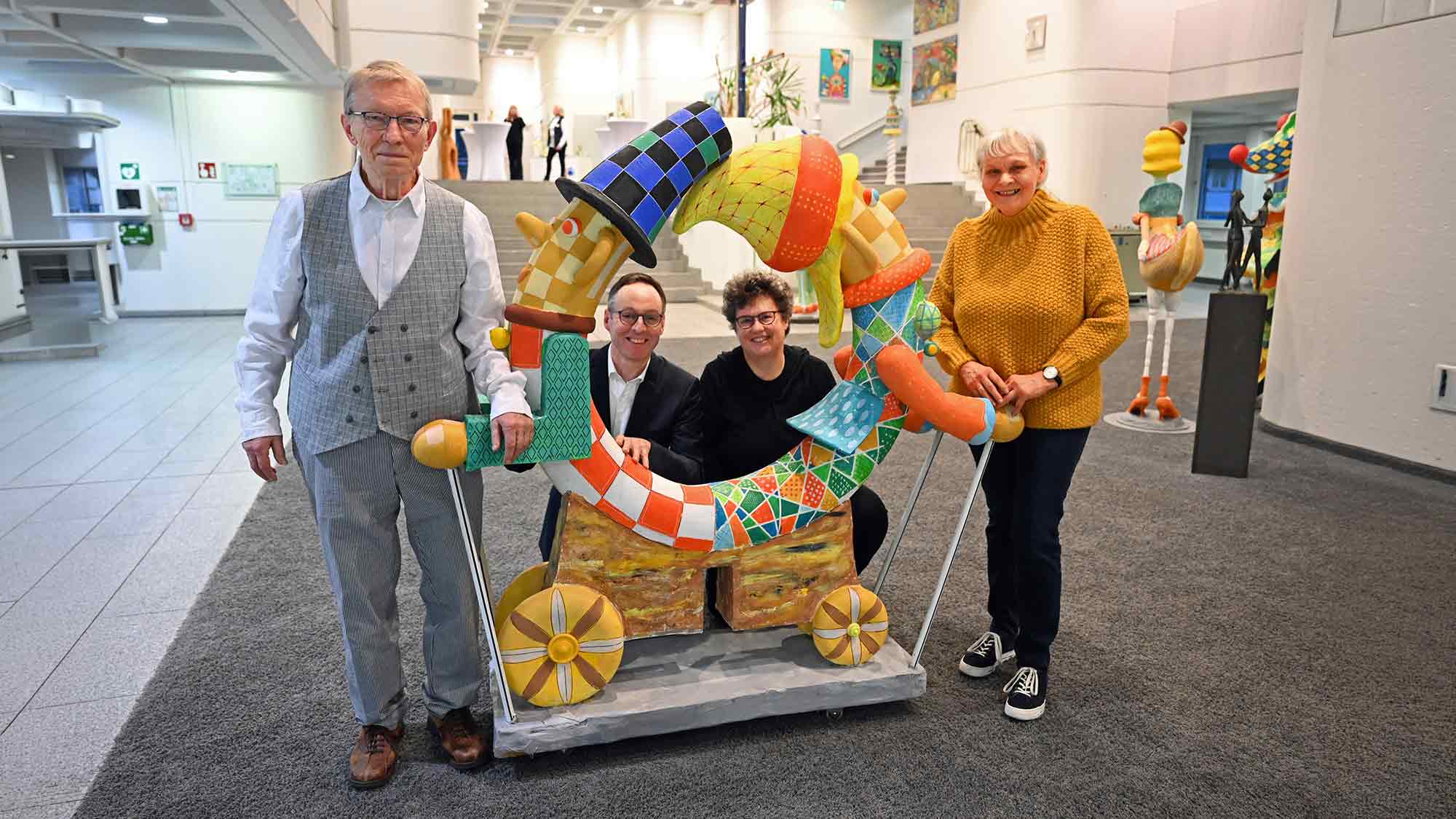 Genau komponierte Fantasiewesen im Rathaus Rheda Wiedenbrück: Lehmann Ausstellung eröffnet Genau komponierte Fantasiewesen im Rathaus Rheda Wiedenbrück: Lehmann Ausstellung eröffnet