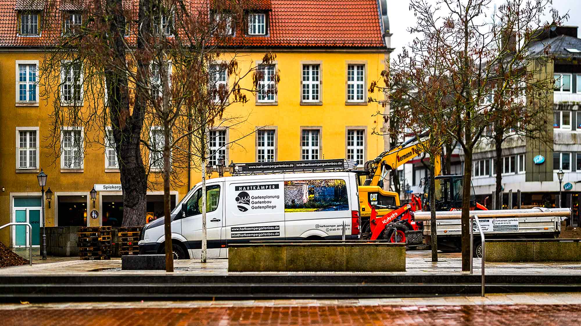 NOW Commons: Aufbau der Parklandschaft zum &raquo;Gütersloher Frühling&laquo; 2026, Berliner Platz (HVP) Gütersloh