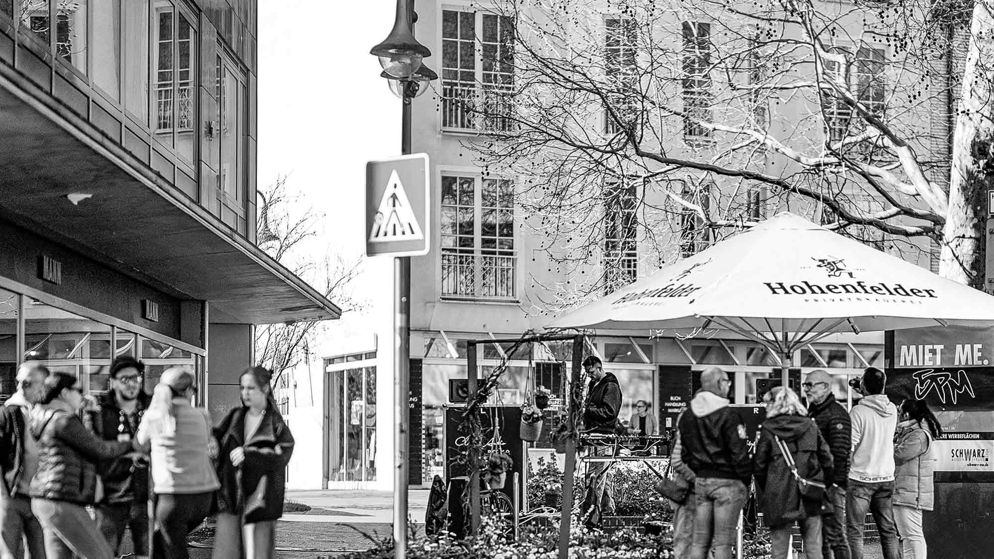 NOW Commons: »Gütersloher Frühling 2026«, DJ und Bier, »schmitt media«, Hohenfelder Privatbrauerei, Berliner Platz (HVP) Gütersloh NOW Commons: »Gütersloher Frühling 2026«, DJ und Bier, »schmitt media«, Hohenfelder Privatbrauerei, Berliner Platz (HVP) Gütersloh