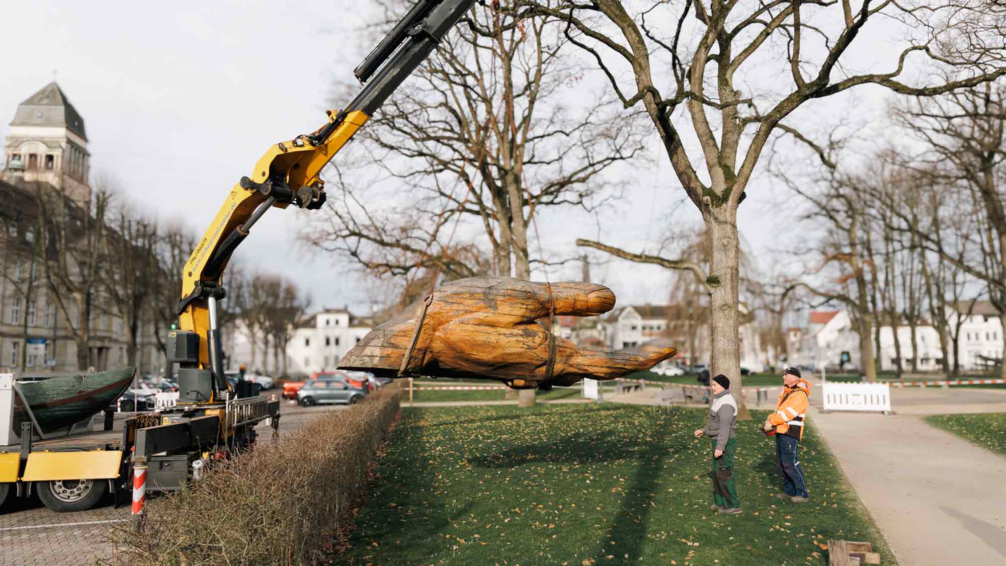 &raquo;Glasarche 3&laquo; auf dem Kaiser Wilhelm Platz – Kunstwerk aus Detmolds Partnerstadt Zeitz zu Gast