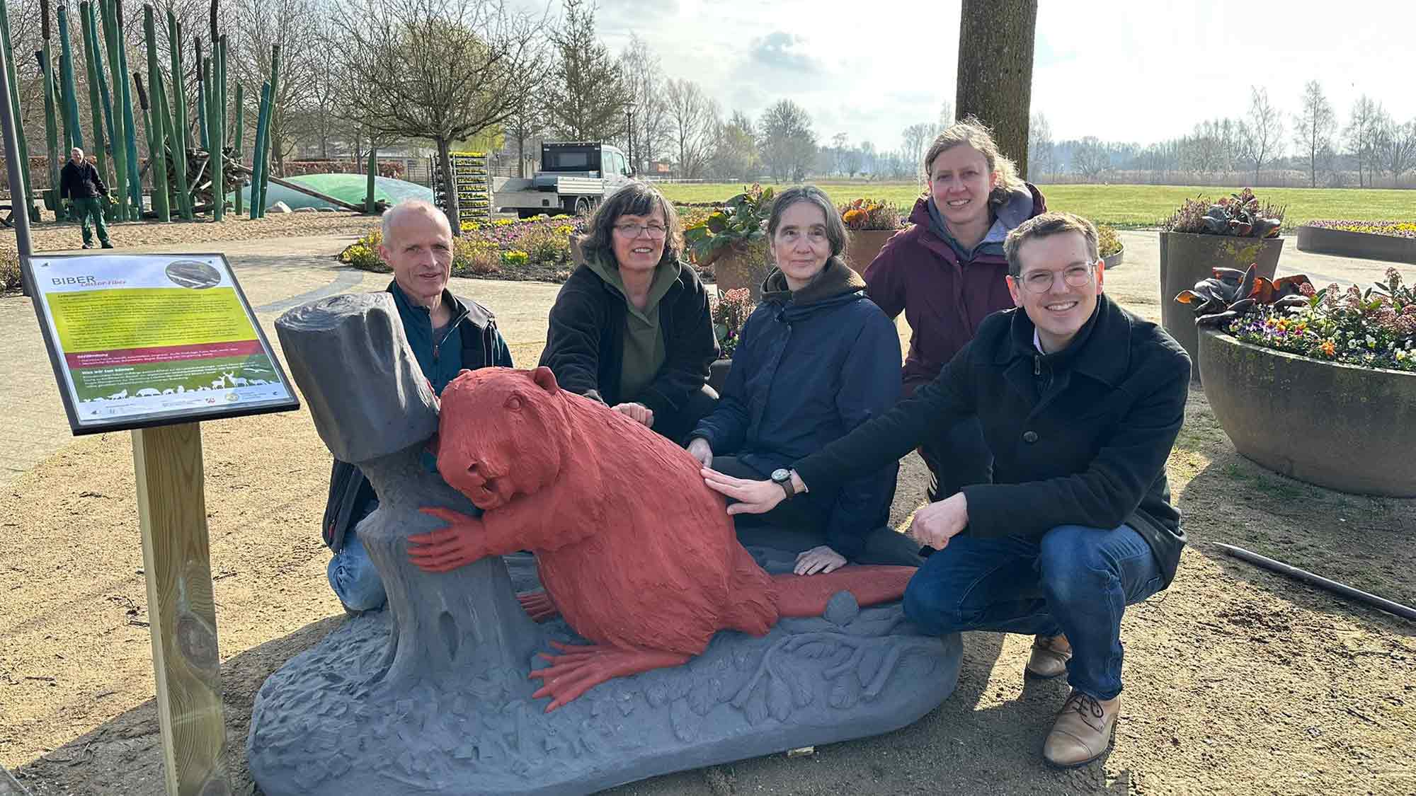 16 Skulpturen bilden den »Demonstrationszug der Tiere« – überlebensgroße Plastiken ab 28. März 2026 im Gartenschaupark Rietberg 16 Skulpturen bilden den »Demonstrationszug der Tiere« – überlebensgroße Plastiken ab 28. März 2026 im Gartenschaupark Rietberg