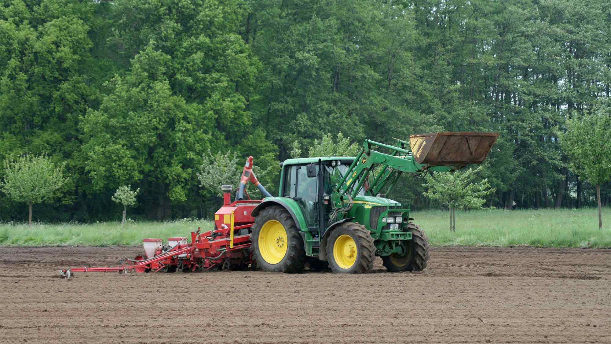 Hohe Dieselpreise und Düngerpreise belasten die Bauern gerade jetzt in der arbeitsintensiven Zeit auf den Feldern Hohe Dieselpreise und Düngerpreise belasten die Bauern gerade jetzt in der arbeitsintensiven Zeit auf den Feldern