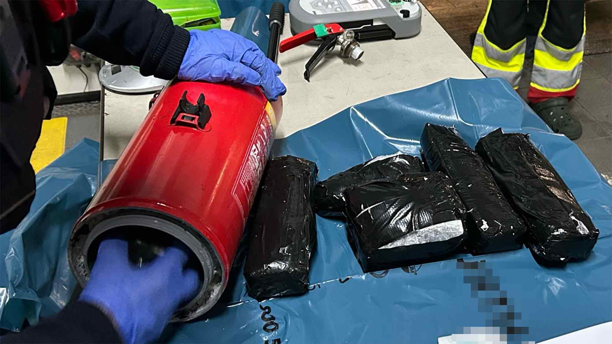 Hauptzollamt Bielefeld: 8 Kilo Kokain in Tetra Paks und Feuerlöschern geschmuggelt Hauptzollamt Bielefeld: 8 Kilo Kokain in Tetra Paks und Feuerlöschern geschmuggelt