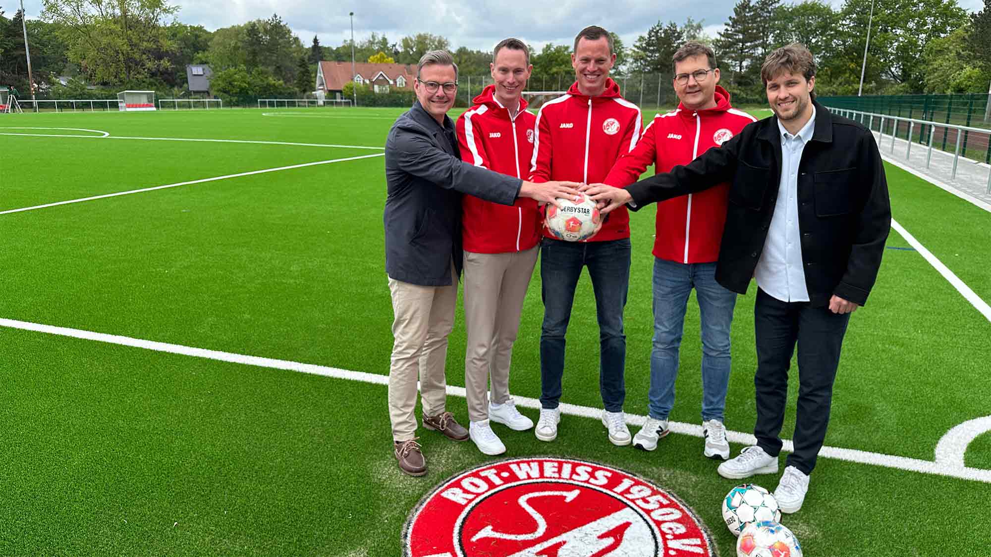 Sportverein und Stadt arbeiten Hand in Hand – neuer Kunstrasenplatz in Rietberg Mastholte ist fertiggestellt