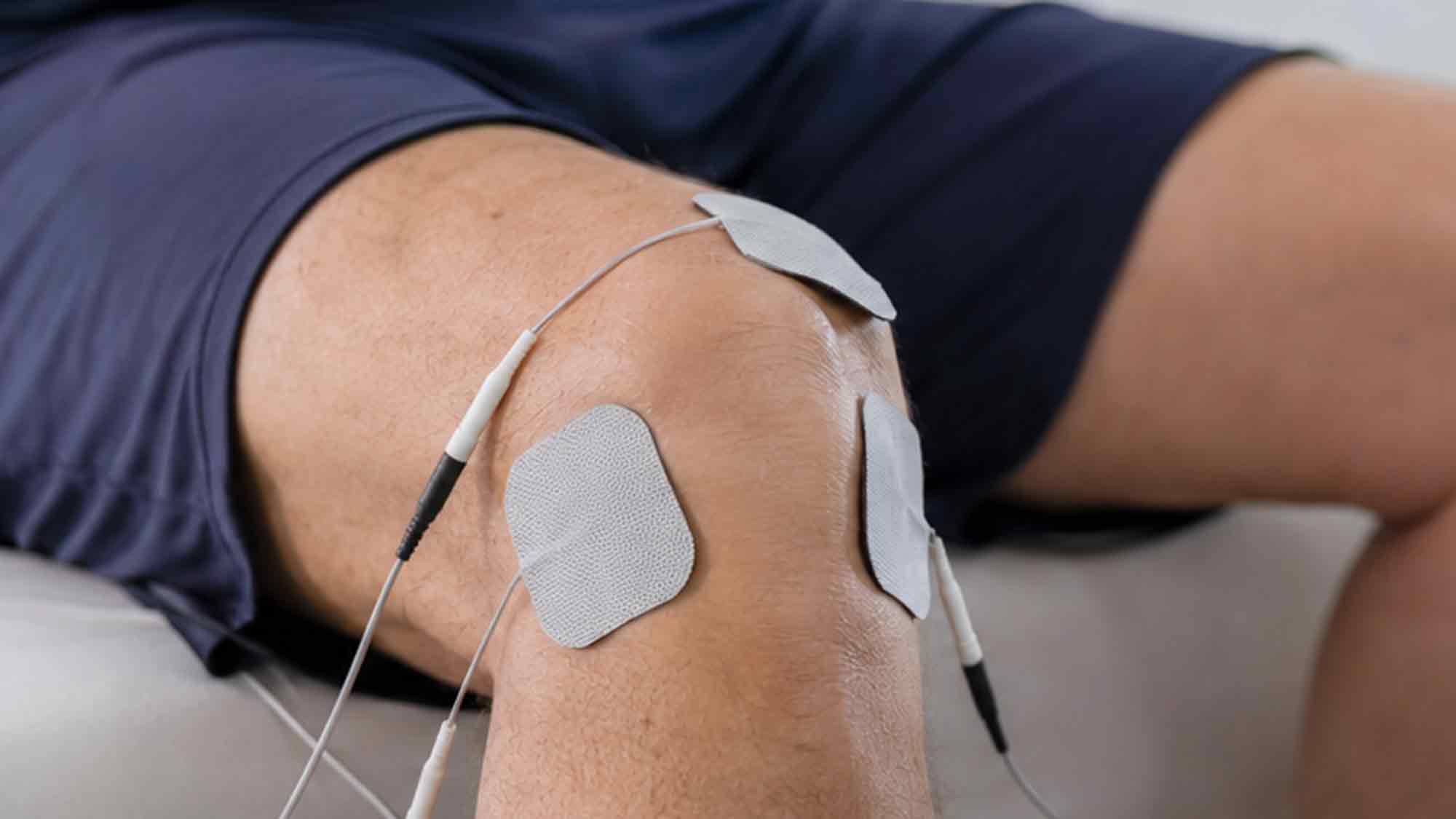 Sanfte Impulse für schmerzfreie Gelenke – wie Mikrostrom und LED Licht bei Arthrose helfen können