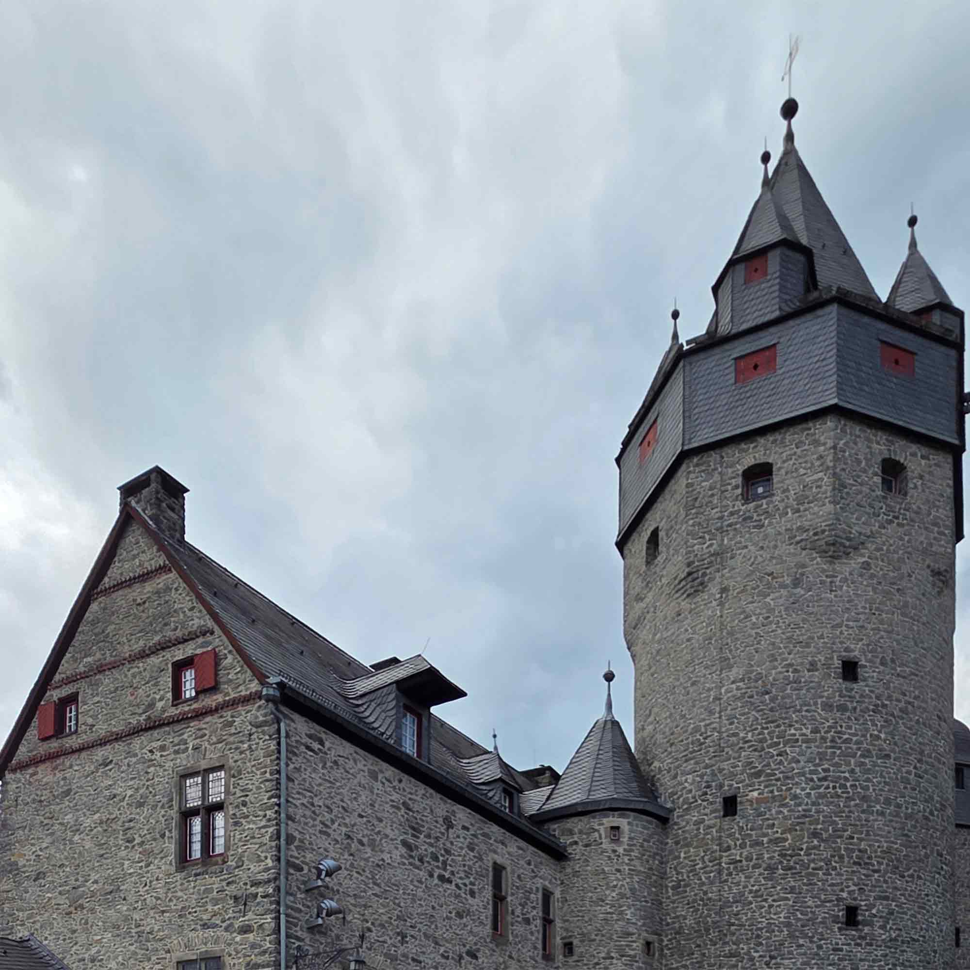 Brands Spiele Check: Outdoor Rätsel Tour »Das Burggespenst Brands Spiele Check: Outdoor Rätsel Tour »Das Burggespenst