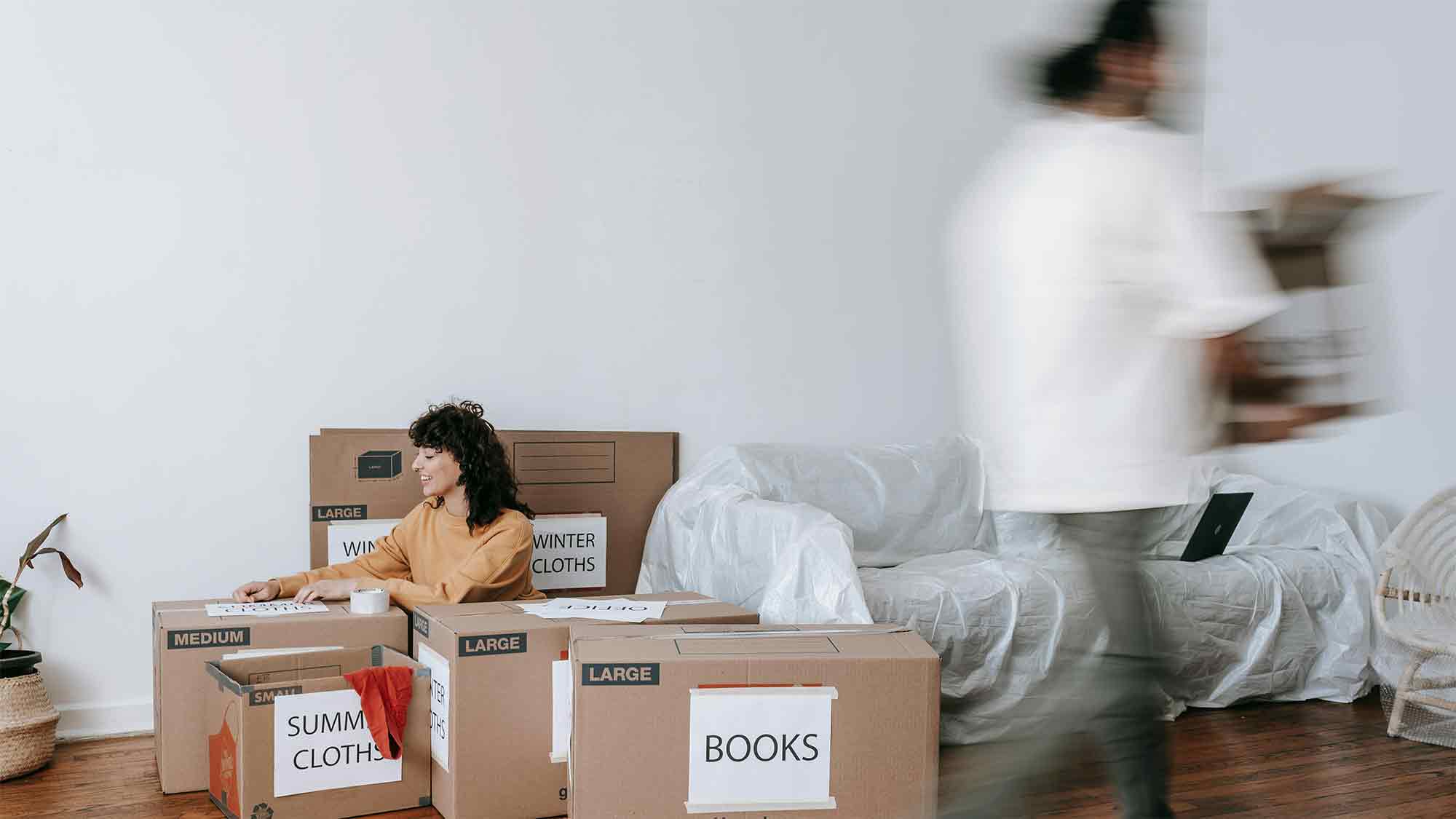 Wie man den ersten Tag in der neuen Wohnung ohne unnötige Hektik organisiert Wie man den ersten Tag in der neuen Wohnung ohne unnötige Hektik organisiert