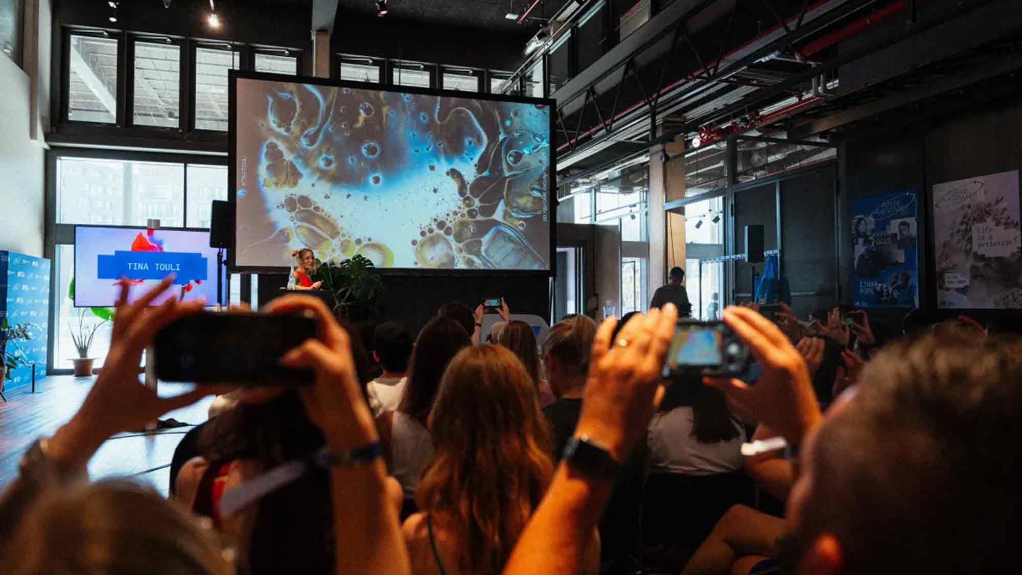 »Future Playgrounds Festival« unter dem Motto »Own Your Aura«, »DesignZentrum« Hamburg, 10. und 11. September 2026 »Future Playgrounds Festival« unter dem Motto »Own Your Aura«, »DesignZentrum« Hamburg, 10. und 11. September 2026