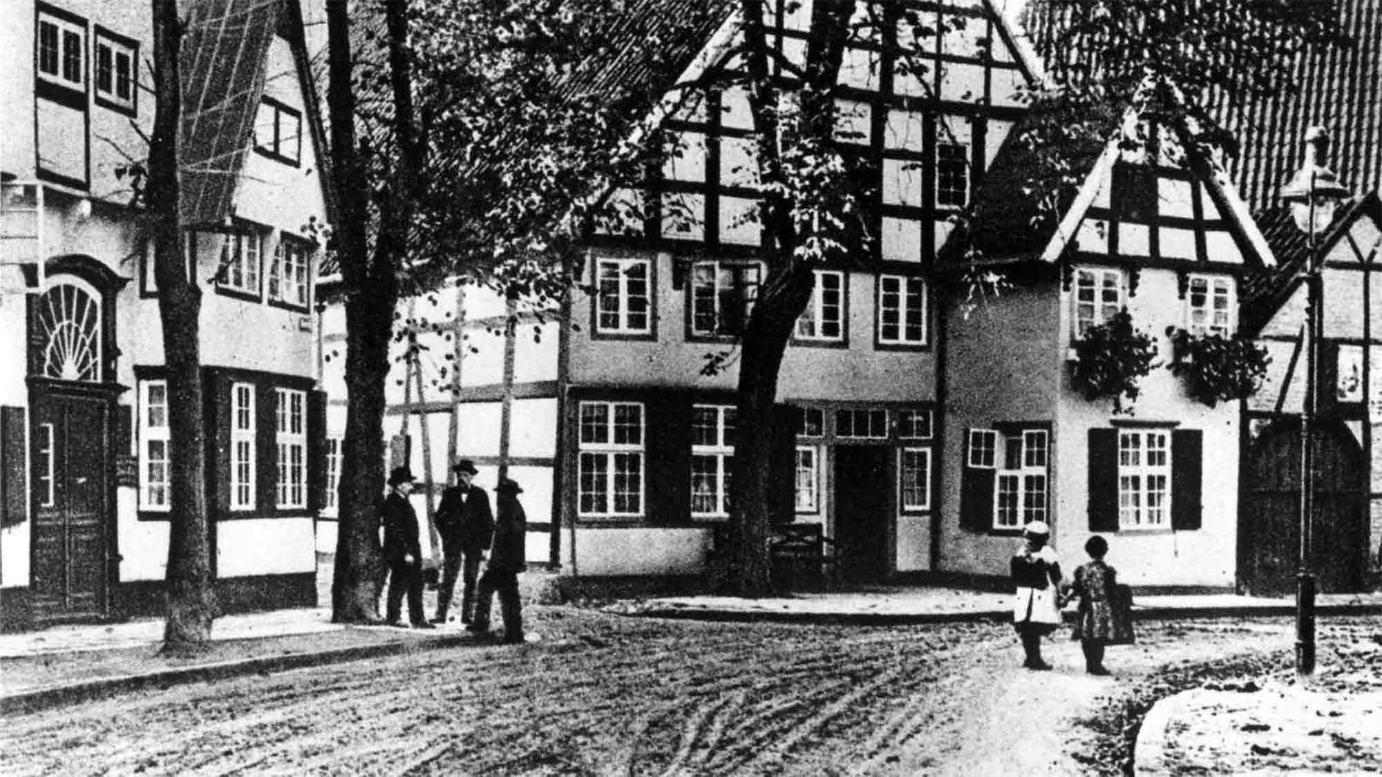 KWS History: Stadtgeschichte Gütersloh – »Weltstadt Gütersloh 2011« – Haus der Kreativen und Unternehmer KWS History: Stadtgeschichte Gütersloh – »Weltstadt Gütersloh 2011« – Haus der Kreativen und Unternehmer