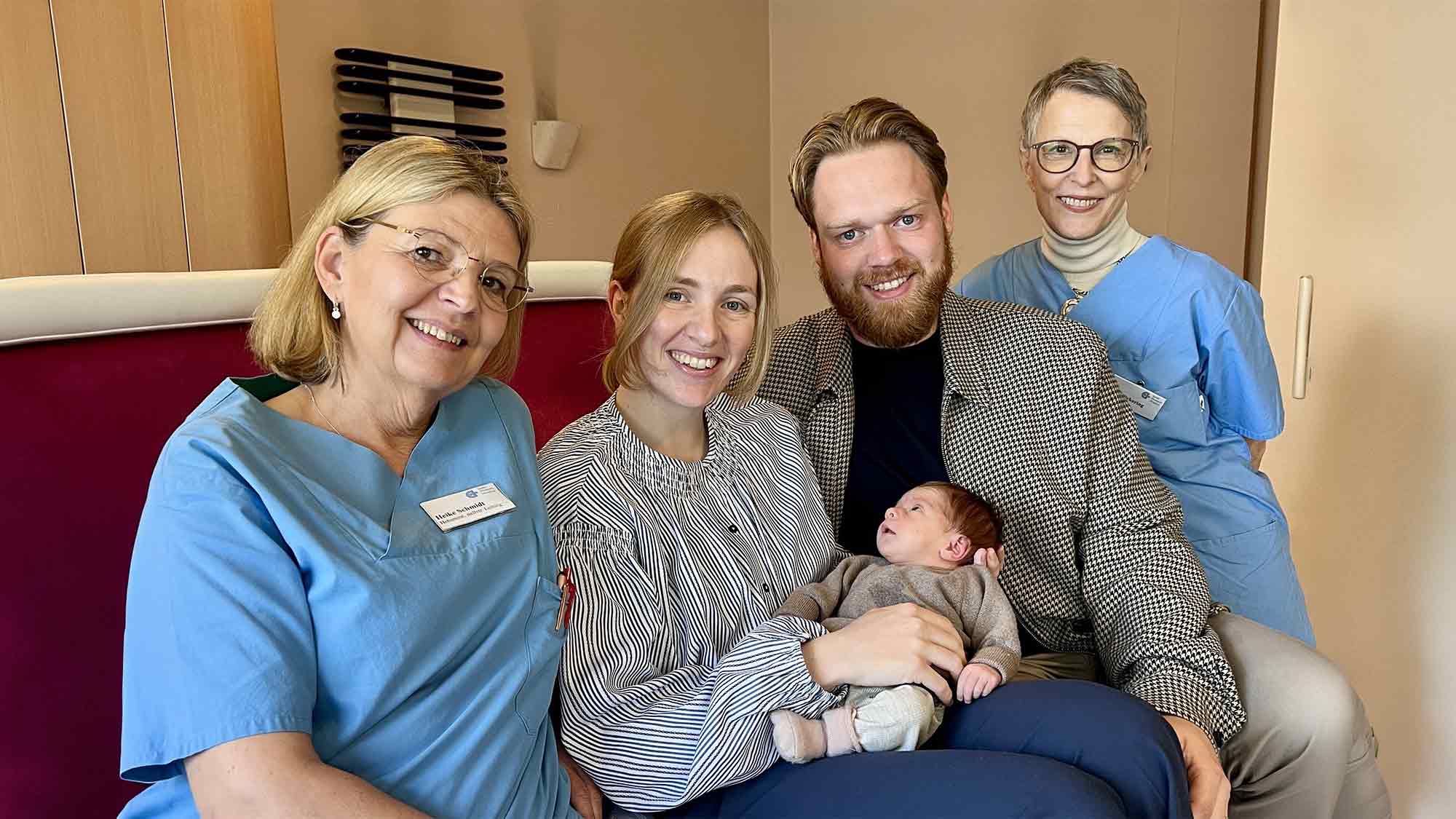 Erste Geburt im hebammengeleiteten Kreißsaal – Lola Mathilda kommt im Elisabeth Hospital Gütersloh gesund zur Welt Erste Geburt im hebammengeleiteten Kreißsaal – Lola Mathilda kommt im Elisabeth Hospital Gütersloh gesund zur Welt