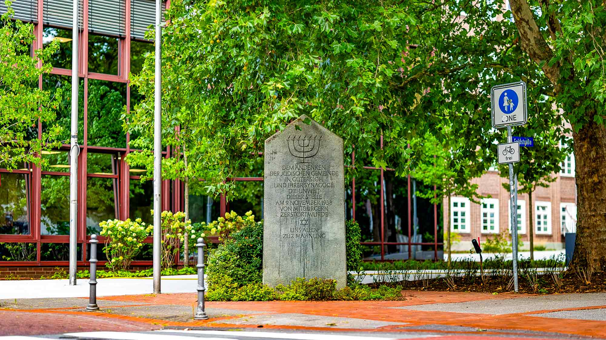 KWS History: Stadtgeschichte Gütersloh – Gedenkstein für die jüdische Gemeinde und die Synagoge Gütersloh KWS History: Stadtgeschichte Gütersloh – Gedenkstein für die jüdische Gemeinde und die Synagoge Gütersloh