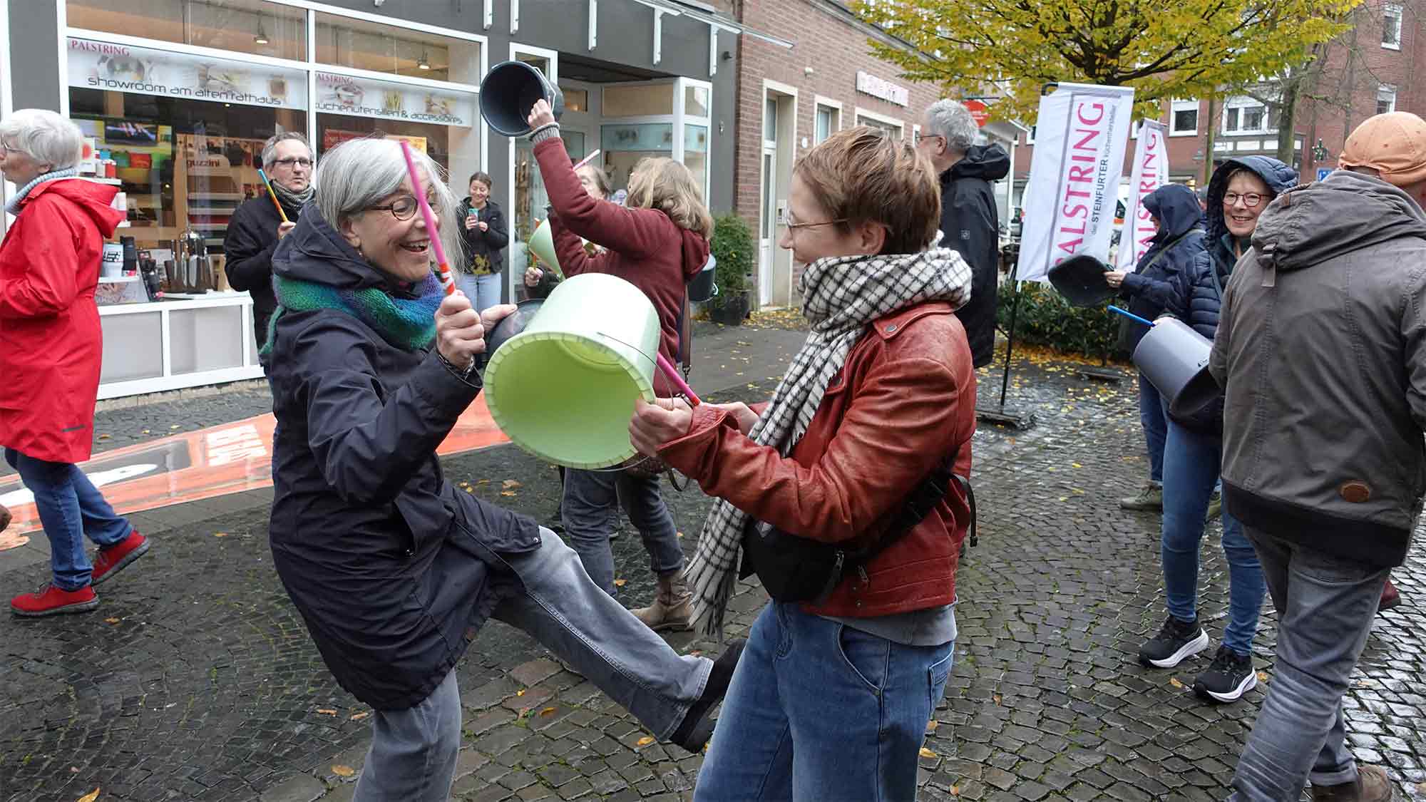Mitmachen erwünscht – Theaterprojekt für Demokratie in Halle (Westfalen) sucht Teilnehmer