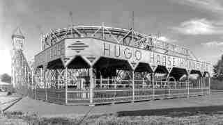 NOW Commons: Michaeliswoche 1932, Kirmesvergnügen auf der modernen »Schnellbahn«