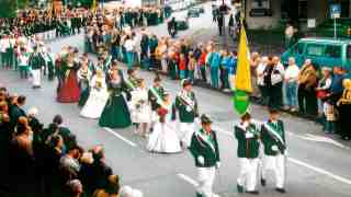 NOW Commons: Schützen im Michaelisumzug, Michaeliswoche Gütersloh 2003