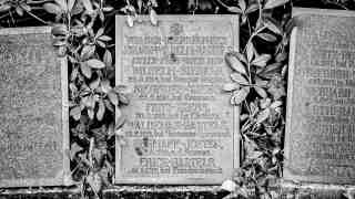 NOW Commons: Gefallenentafeln zum Gedenken an die im Ersten Weltkrieg gefallenen Angehörigen der Familie Bartels