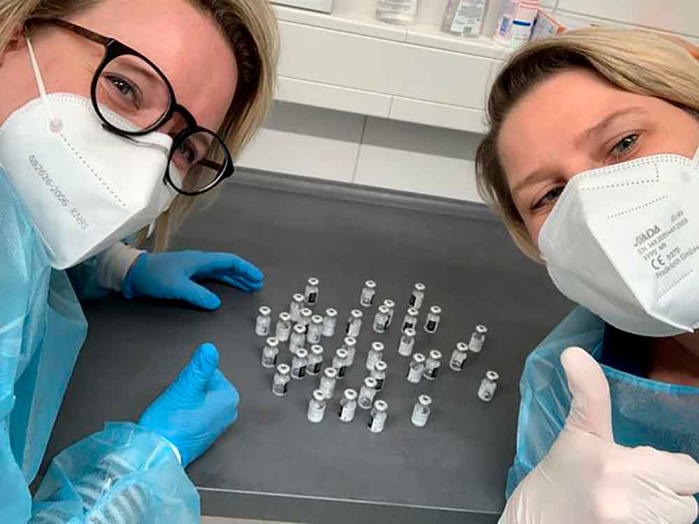 110 Apothekerinnen und Apotheker und PTAs aus Gütersloh haben 100.000 Impfdosen aufbereitet
