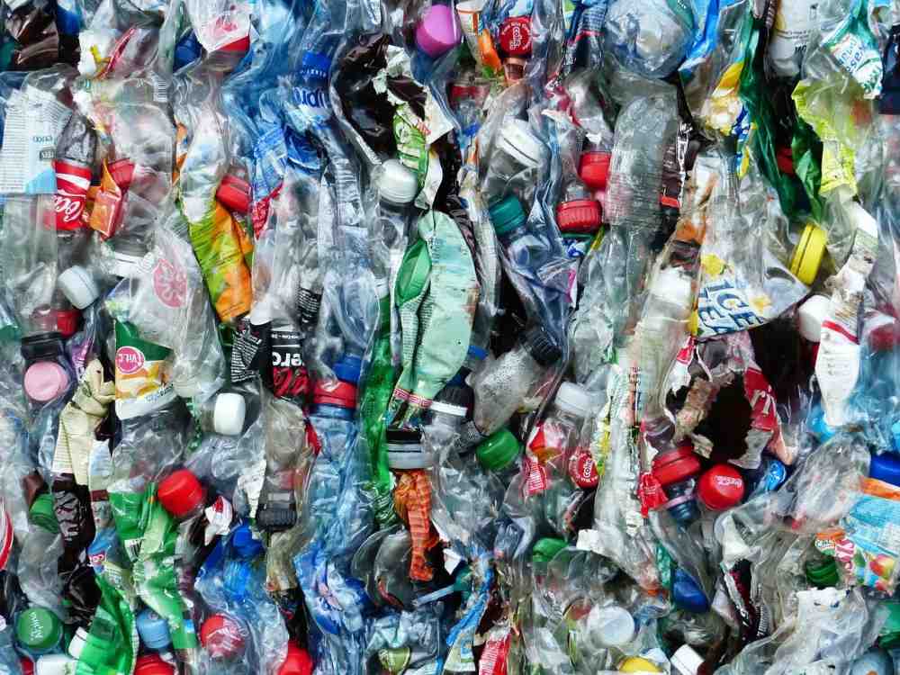 Handel boykottiert weiterhin Mehrwegquote für Getränkeverpackungen: Deutsche Umwelthilfe fordert schnelle Einführung einer Abgabe auf Einweg