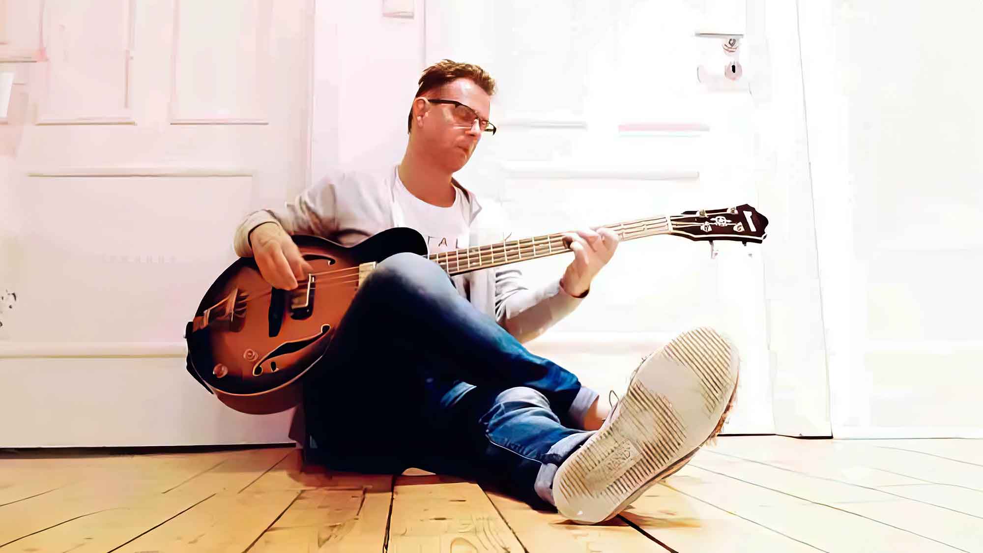 Ein &raquo;Wieder&laquo;-Gütersloher macht Musik. Michael &raquo;Mic&laquo; Witt präsentiert die Single &raquo;Lass uns …&laquo; … kostenlos in Gütersloh