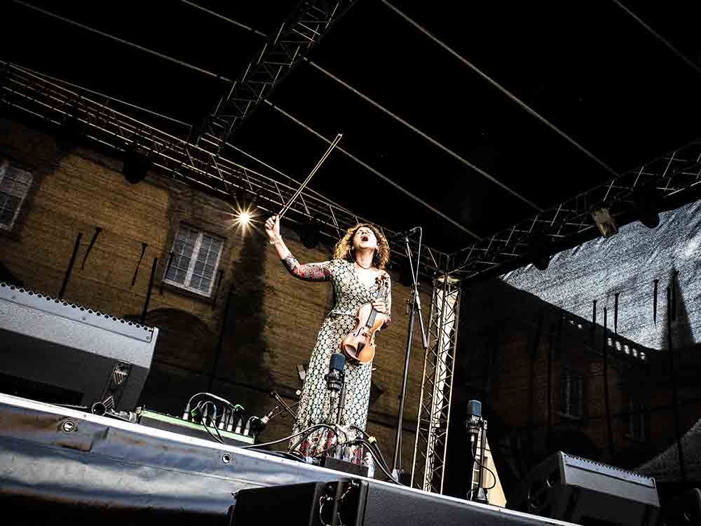 Das »Morgenland Festival« Osnabrück präsentiert: die »Roma und Sinti Philharmoniker«, Iva Bittová und Roby Lakatos