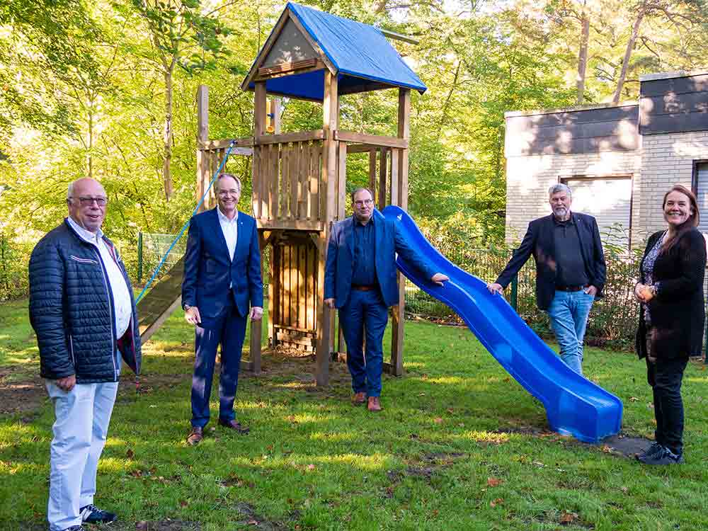 Schöps-Friedrich-Stiftung unterstützt Jugendhilfe Bethel, neues Außengelände mit vielen Spielmöglichkeiten