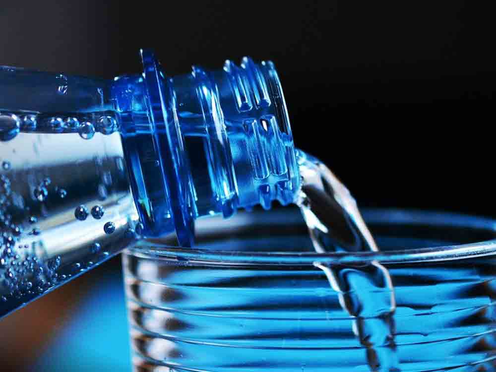 Informationsbüro Heilwasser, Osteoporose vorbeugen: Starke Wässer für starke Knochen Informationsbüro Heilwasser, Osteoporose vorbeugen: Starke Wässer für starke Knochen