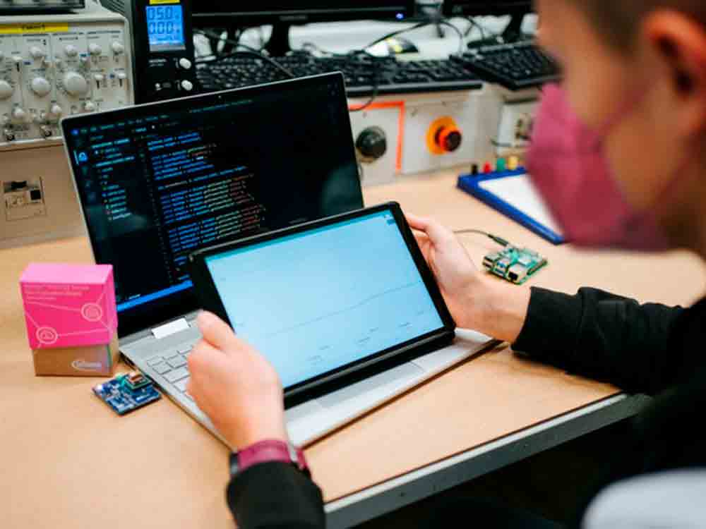 Infineon und MCI liefern Sensoren zur Luftgüte-Messung an Schulen in Kärnten und Tirol