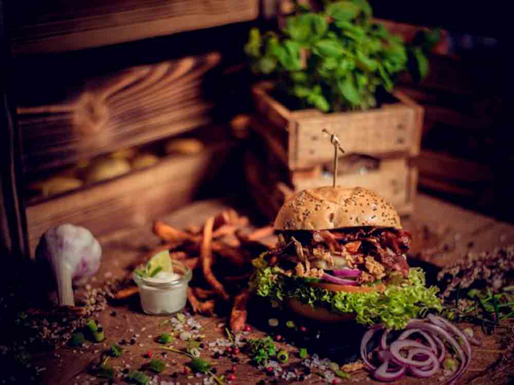 Anzeige: Lesetipps für Gütersloh, Carol Hilker, Peter Cassidy, »Dirty Food«, jetzt online bestellen