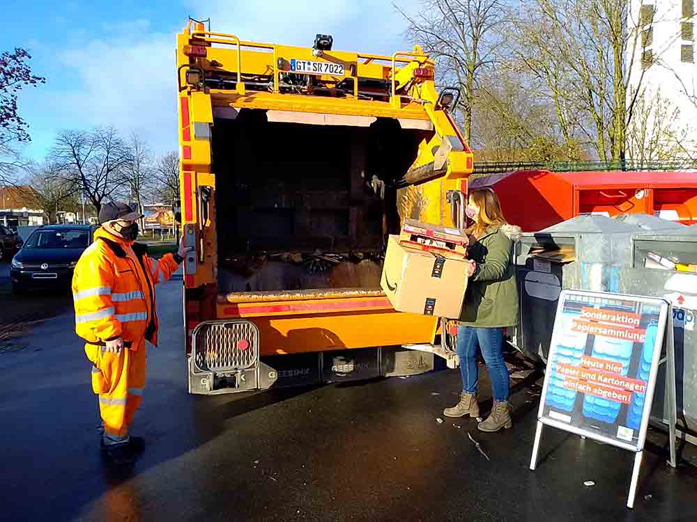 Gütersloh: Wohin mit dem Geschenkpapier?
Papiermobile von Stadtreinigung und GEG nehmen kostenlos Papiermüll entgegen Gütersloh: Wohin mit dem Geschenkpapier?
Papiermobile von Stadtreinigung und GEG nehmen kostenlos Papiermüll entgegen
