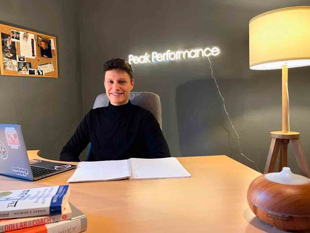 Performance Marketing für Coaches, Marco Buckla ist auf dem Weg nach vorne Performance Marketing für Coaches, Marco Buckla ist auf dem Weg nach vorne