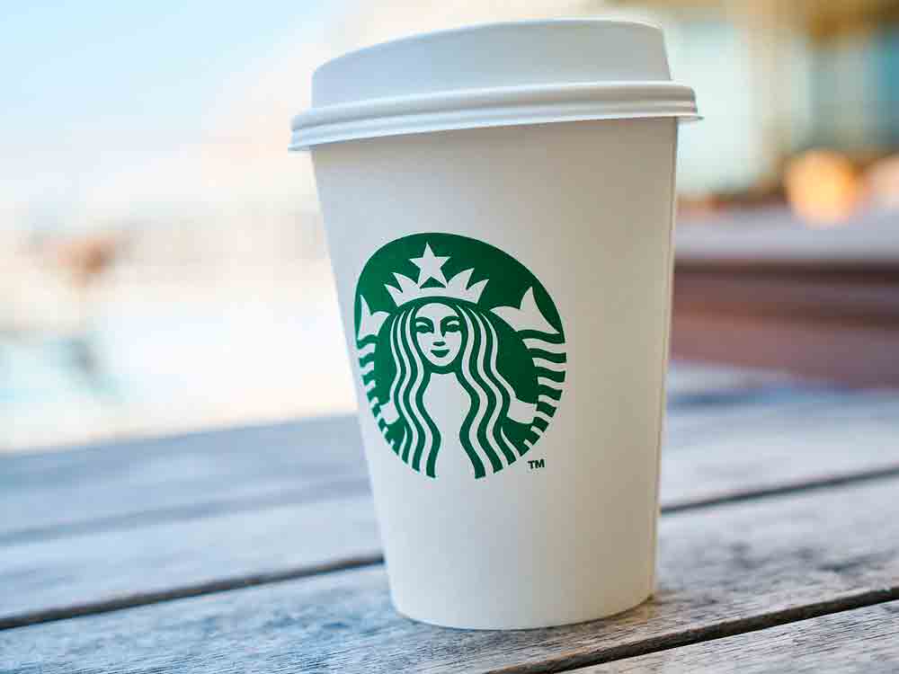 Mehrweg Check der Deutschen Umwelthilfe offenbart dringenden Nachholbedarf in der Gastronomiebranche: McDonald’s, Starbucks & Co. setzen weiter auf Einwegmüll statt auf Mehrwegverpackungen