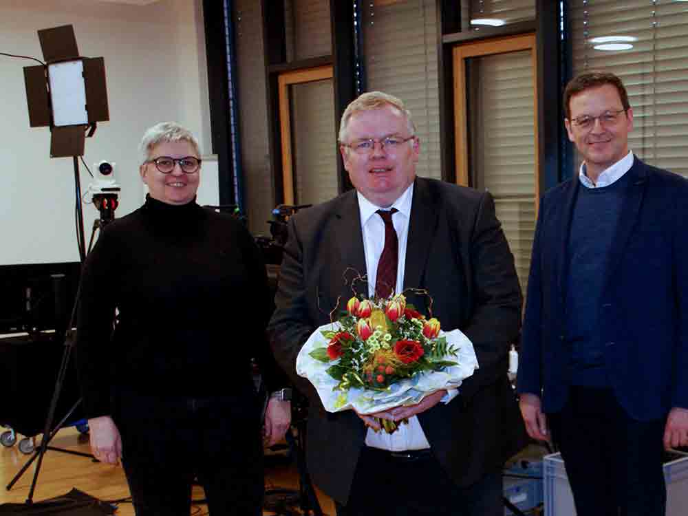 Zuversichtlicher Start in die zweite Amtszeit, die Kreissynode Gütersloh tagte online, Frank Schneider als Superintendent bestätigt Zuversichtlicher Start in die zweite Amtszeit, die Kreissynode Gütersloh tagte online, Frank Schneider als Superintendent bestätigt