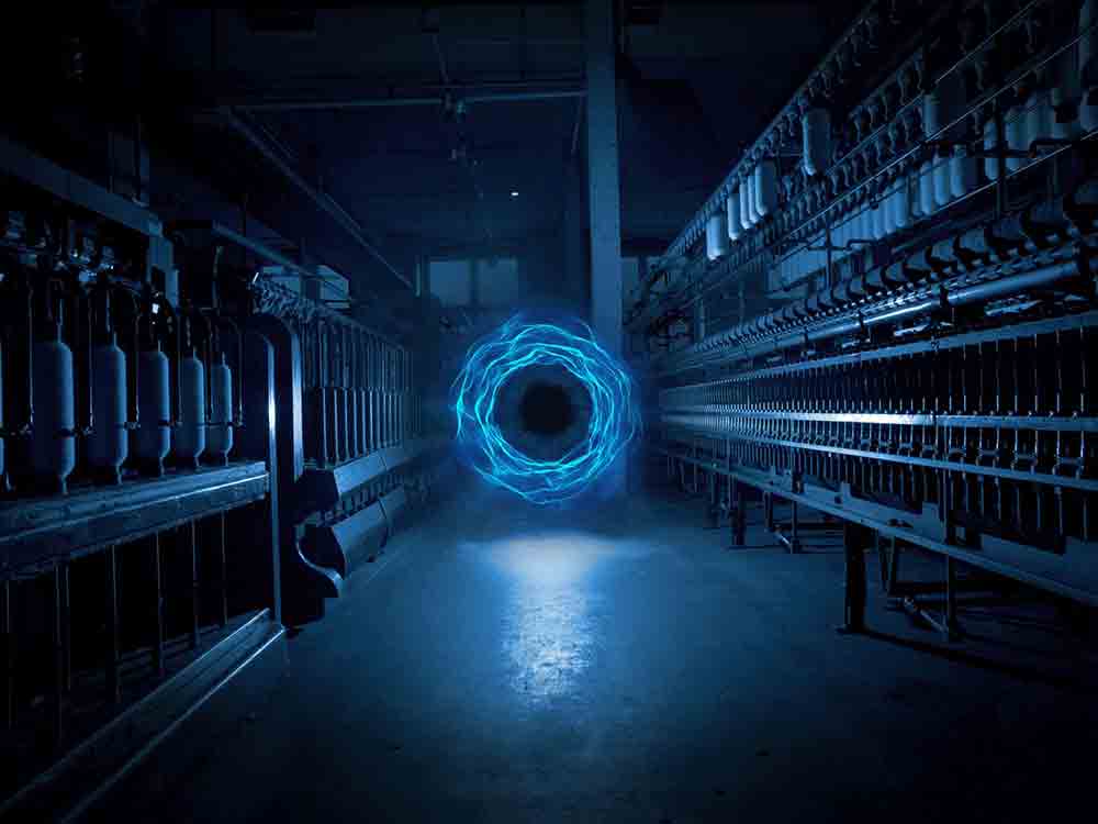 Wieviel Mensch braucht die Maschine? »Futur 21« bringt digitale Kunst ins Textilwerk Bocholt Wieviel Mensch braucht die Maschine? »Futur 21« bringt digitale Kunst ins Textilwerk Bocholt