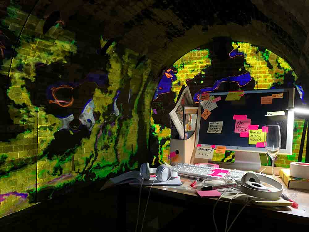 Computerkunst zur Zukunft der Arbeit – Interaktive Ausstellung des Fachbereichs Gestaltung der FH Bielefeld Computerkunst zur Zukunft der Arbeit – Interaktive Ausstellung des Fachbereichs Gestaltung der FH Bielefeld