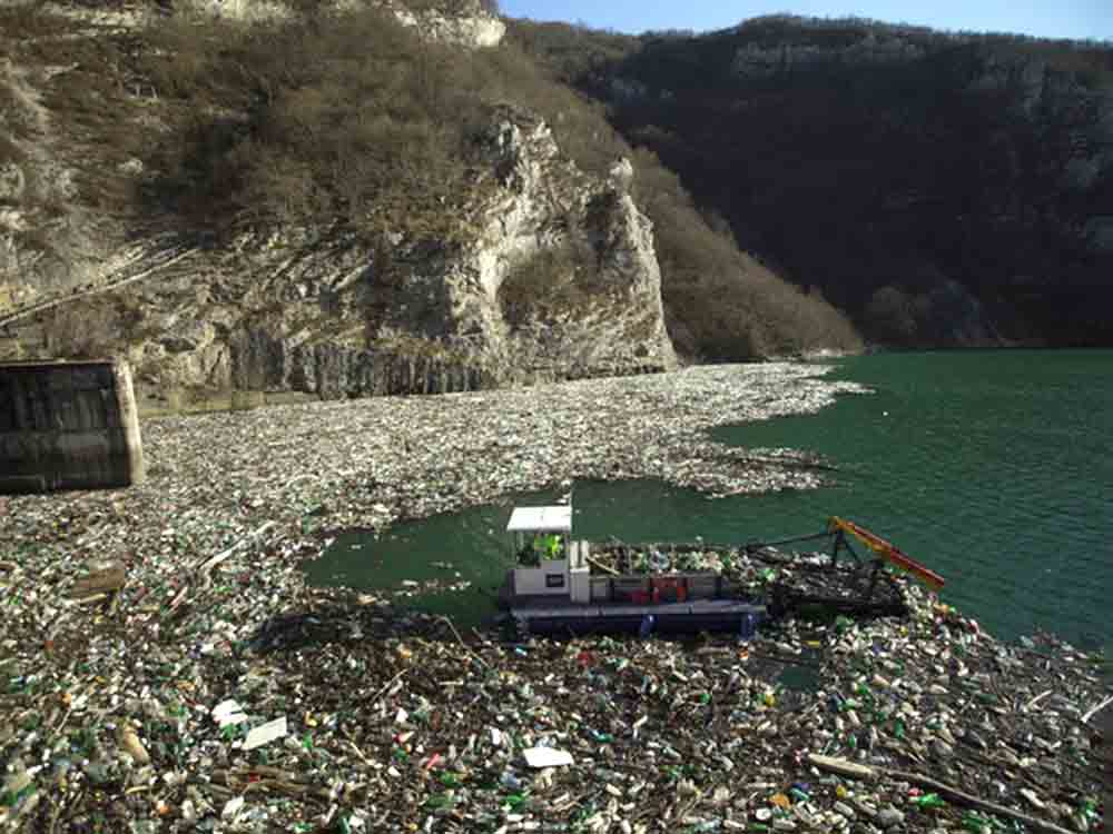 Gemeinsam für eine plastikfreie Zukunft, Grohe und everwave befreien Gewässer von Müll mit Hilfe von Kunden Gemeinsam für eine plastikfreie Zukunft, Grohe und everwave befreien Gewässer von Müll mit Hilfe von Kunden