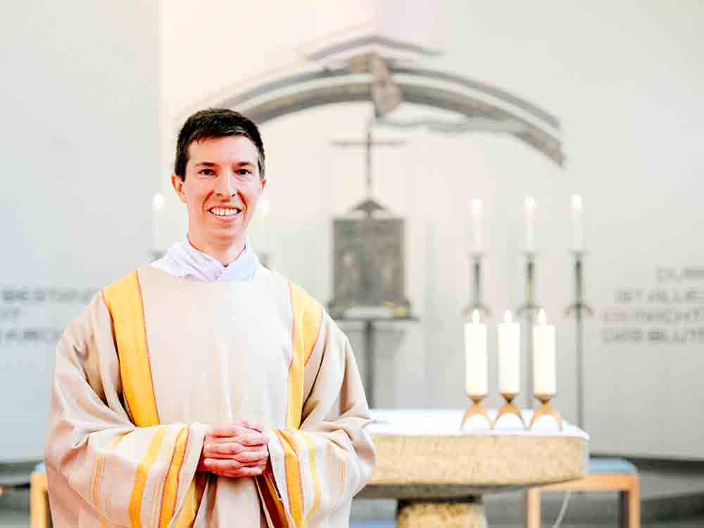 »Gott spricht sein ›Ja‹«, Weihbischof Dr. Dominicus Meier OSB weiht Dominik Riedl aus Bielefeld zum Diakon für das Erzbistum »Gott spricht sein ›Ja‹«, Weihbischof Dr. Dominicus Meier OSB weiht Dominik Riedl aus Bielefeld zum Diakon für das Erzbistum