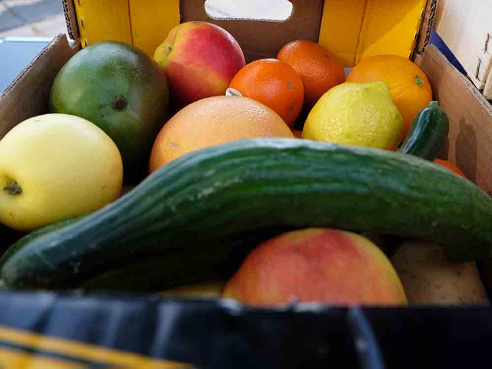 Verkauf von »gerettetem« Obst und Gemüse an Studierende, erfolgreiche Kick off Aktion an der FH Bielefeld