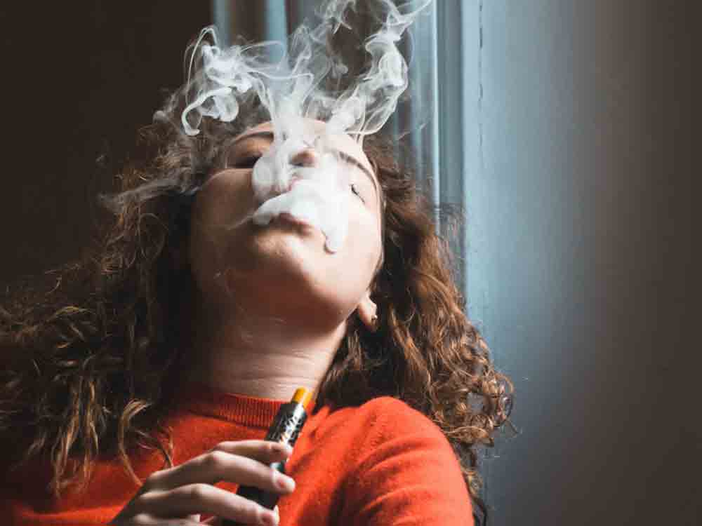 Tabakentwöhnung, neue Empfehlungen zum Umgang mit E Zigaretten, medizinische Fachgesellschaften fordern bessere Unterstützung für den Rauchstopp