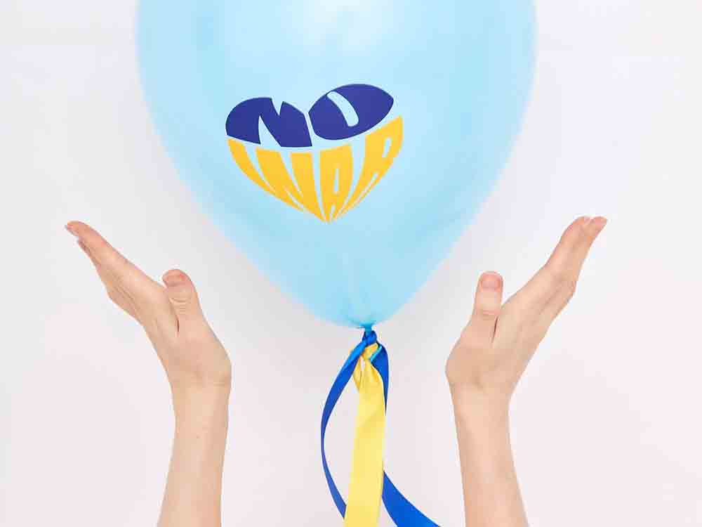 Volkshochschulen unterstützen Flüchtlinge aus der Ukraine mit Präsenzkursen und Onlineangeboten beim Deutschlernen Volkshochschulen unterstützen Flüchtlinge aus der Ukraine mit Präsenzkursen und Onlineangeboten beim Deutschlernen