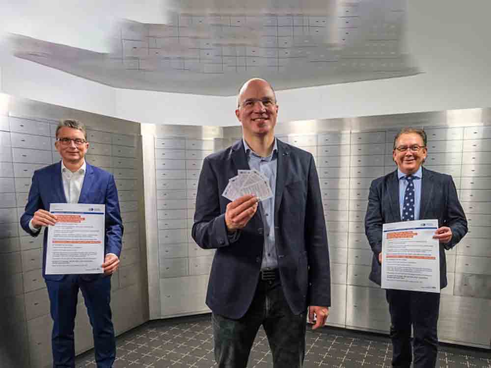 Polizei Gütersloh, gemeinsame Präventionsarbeit ausgebaut – Polizei Gütersloh und Volksbank Bielefeld-Gütersloh in Kooperationspartnerschaft für die Kampagne »Sicher im Alter« Polizei Gütersloh, gemeinsame Präventionsarbeit ausgebaut – Polizei Gütersloh und Volksbank Bielefeld-Gütersloh in Kooperationspartnerschaft für die Kampagne »Sicher im Alter«