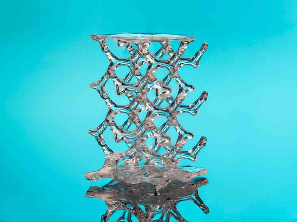 Neues Verfahren ermöglicht 3D Druck von kleinen und komplexen Bauteilen aus Glas in wenigen Minuten Neues Verfahren ermöglicht 3D Druck von kleinen und komplexen Bauteilen aus Glas in wenigen Minuten
