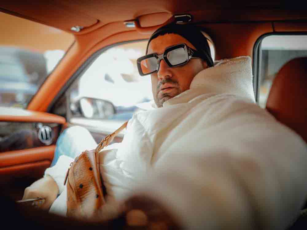 Wer legt sich mit Rapper Haftbefehl an? Die 2. Staffel der Coming of Age Serie »Stichtag« ab 26. April 2022 auf Joyn Wer legt sich mit Rapper Haftbefehl an? Die 2. Staffel der Coming of Age Serie »Stichtag« ab 26. April 2022 auf Joyn