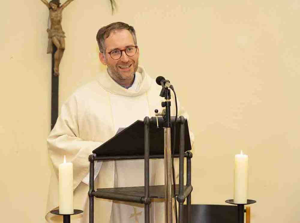 Neuer Studierendenseelsorger in Dortmund begrüßt, Pastor Dr. Simon Schwamborn stellt sich den Gästen in der KHG vor Neuer Studierendenseelsorger in Dortmund begrüßt, Pastor Dr. Simon Schwamborn stellt sich den Gästen in der KHG vor