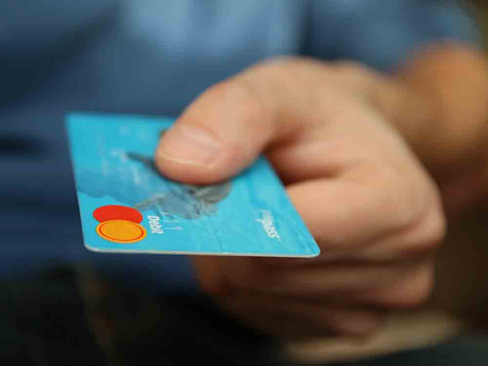 Weichen für Zahlungsverkehr der Zukunft stellen, VZBV Gutachten zeigt Handlungsbedarf im digitalen Zahlungsverkehr Weichen für Zahlungsverkehr der Zukunft stellen, VZBV Gutachten zeigt Handlungsbedarf im digitalen Zahlungsverkehr