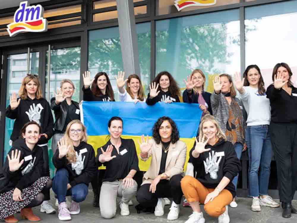 Initiative #WeAreAllUkrainians und DM Drogeriemarkt unterstützen Mütter und Neugeborene in der Ukraine Initiative #WeAreAllUkrainians und DM Drogeriemarkt unterstützen Mütter und Neugeborene in der Ukraine