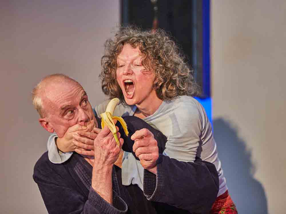 Bielefeld, Theater, Samsas Verwandlungen, Theaterwerkstatt Bethel, Performancegruppe auf dem Leineweber Markt