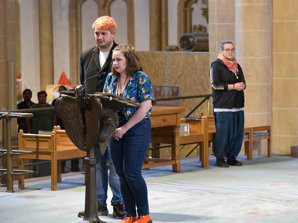 Jugend betont Nähe Gottes zu allen Menschen, Ökumenischer Wortgottesdienst im Paderborner Dom