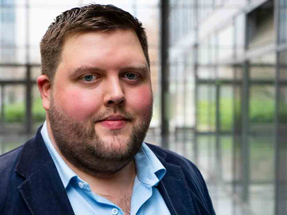 Erster Preis für NDR Medienmagazin »Zapp« und Autor Julian Feldmann im Wettbewerb zum Tag der Pressefreiheit Erster Preis für NDR Medienmagazin »Zapp« und Autor Julian Feldmann im Wettbewerb zum Tag der Pressefreiheit