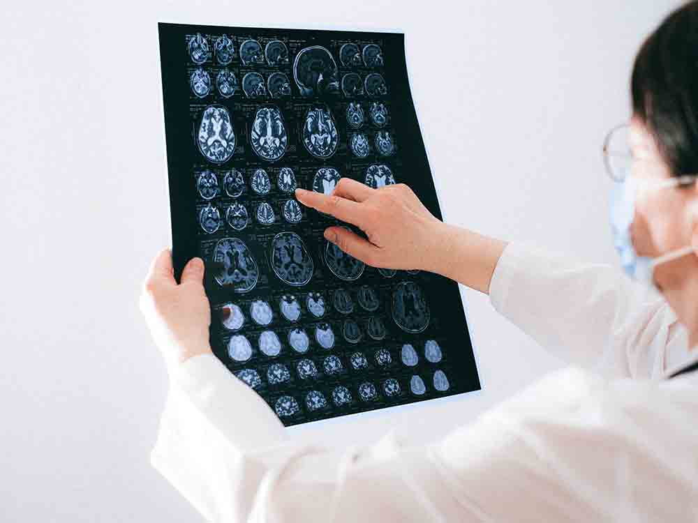 Sprechzeit Servicethema Gesundheit, Welt Hirntumor Tag 2022, Diagnose Glioblastom, Lesertelefon