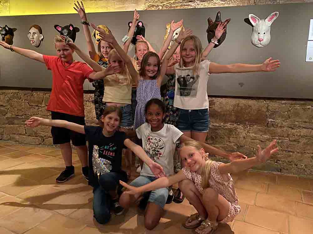 Lustige Masken der Grundschule am Schloss ab sofort im Weserrenaissance Museum Schloss Brake zu sehen Lustige Masken der Grundschule am Schloss ab sofort im Weserrenaissance Museum Schloss Brake zu sehen